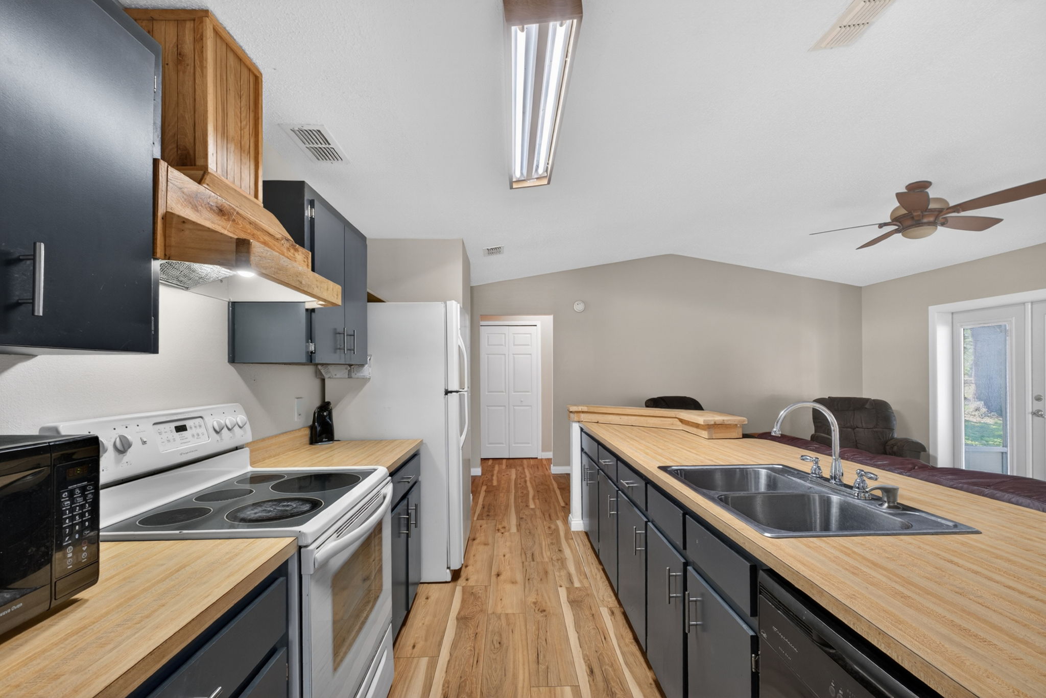 1317 Periwinkle Ct — frame 3