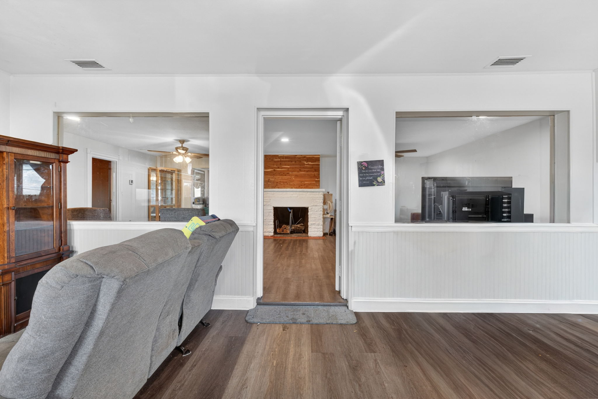 1400 Lake Elbert Dr NE — frame 2