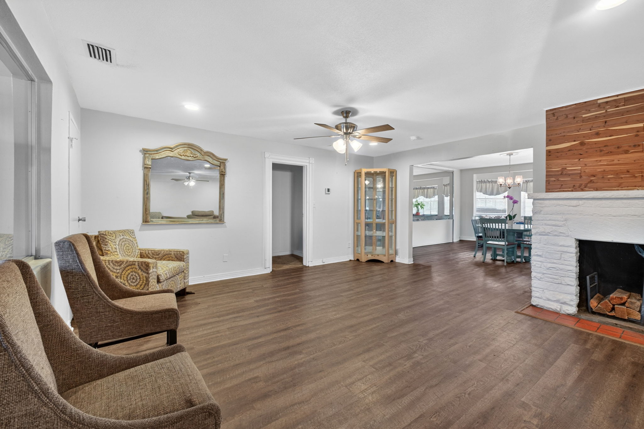 1400 Lake Elbert Dr NE — frame 5