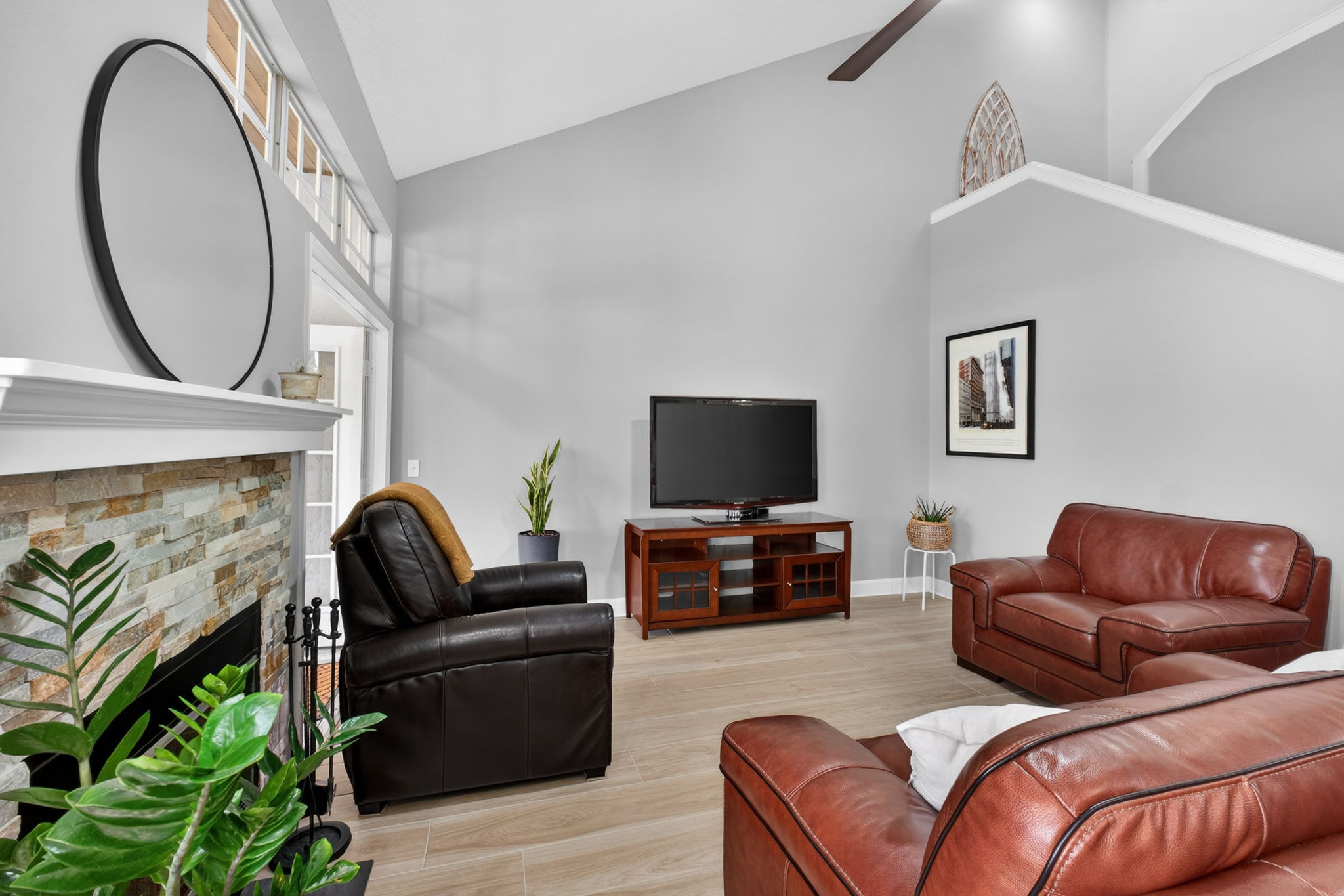 1432 Farrindon Cir — frame 2