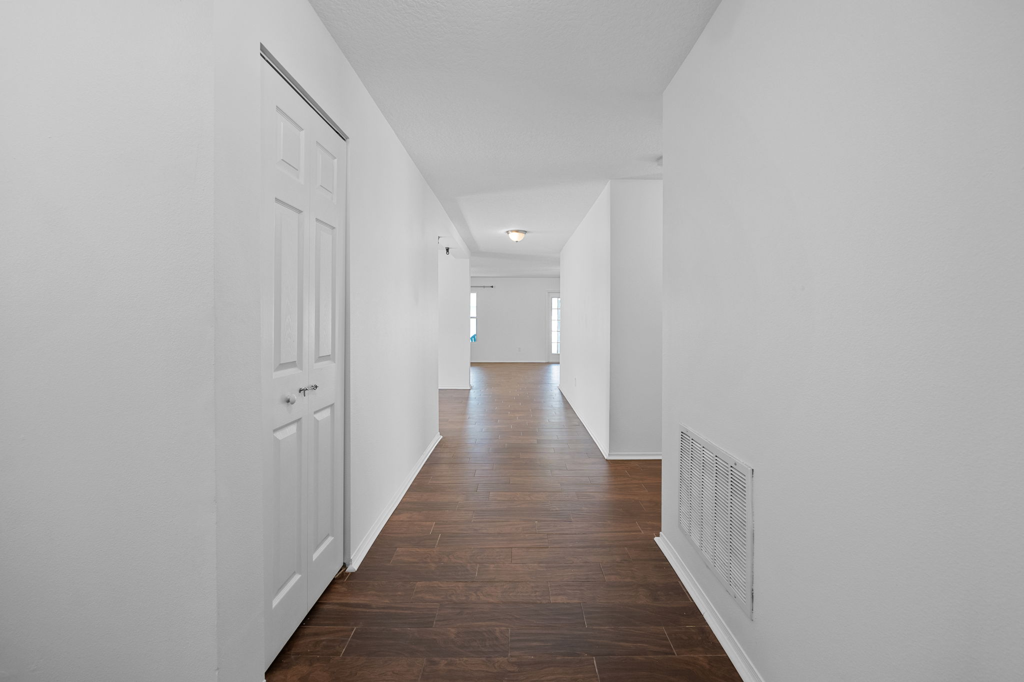 2330 Plantation Oak Dr — frame 4