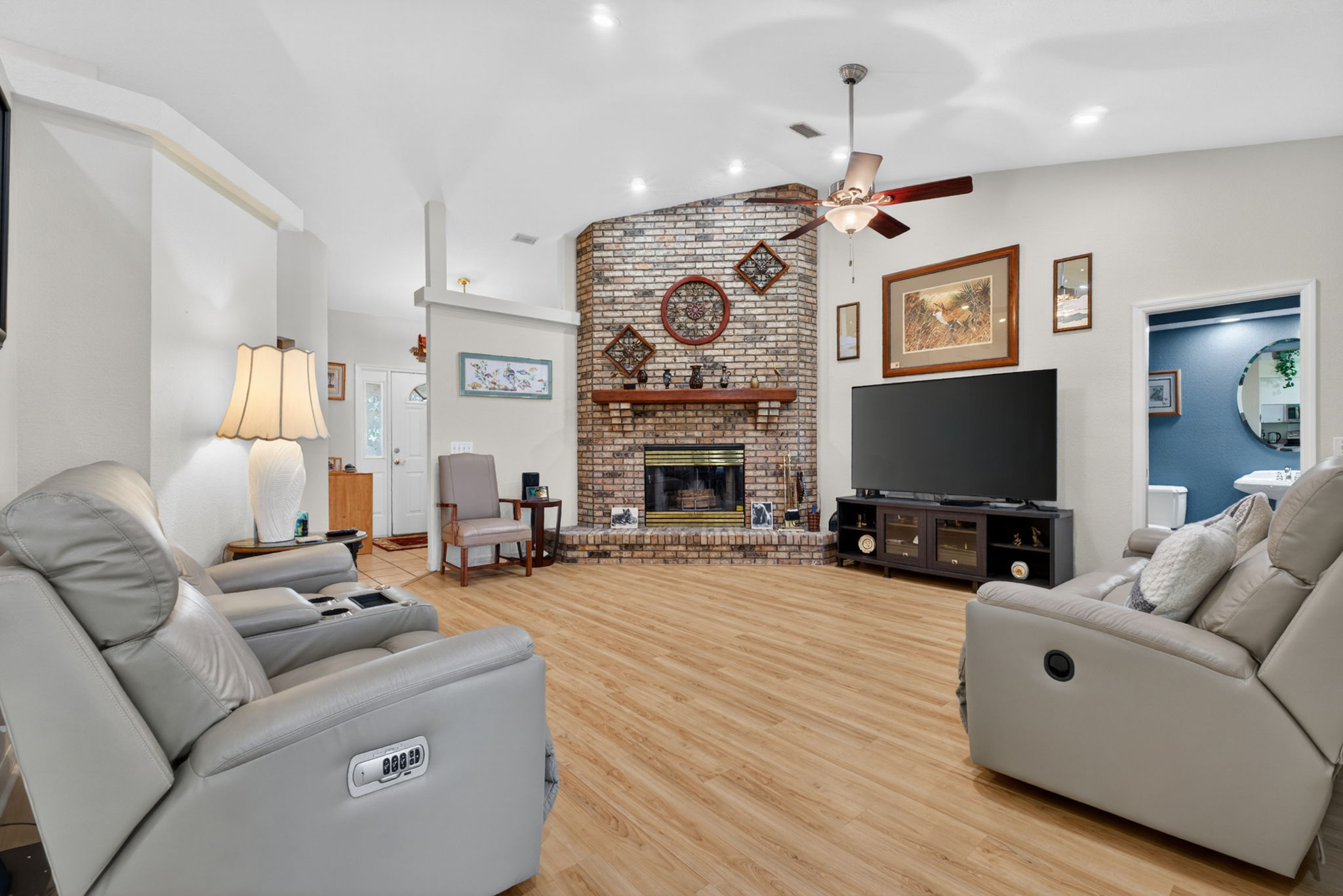 2533 Roslyn Ln — frame 2