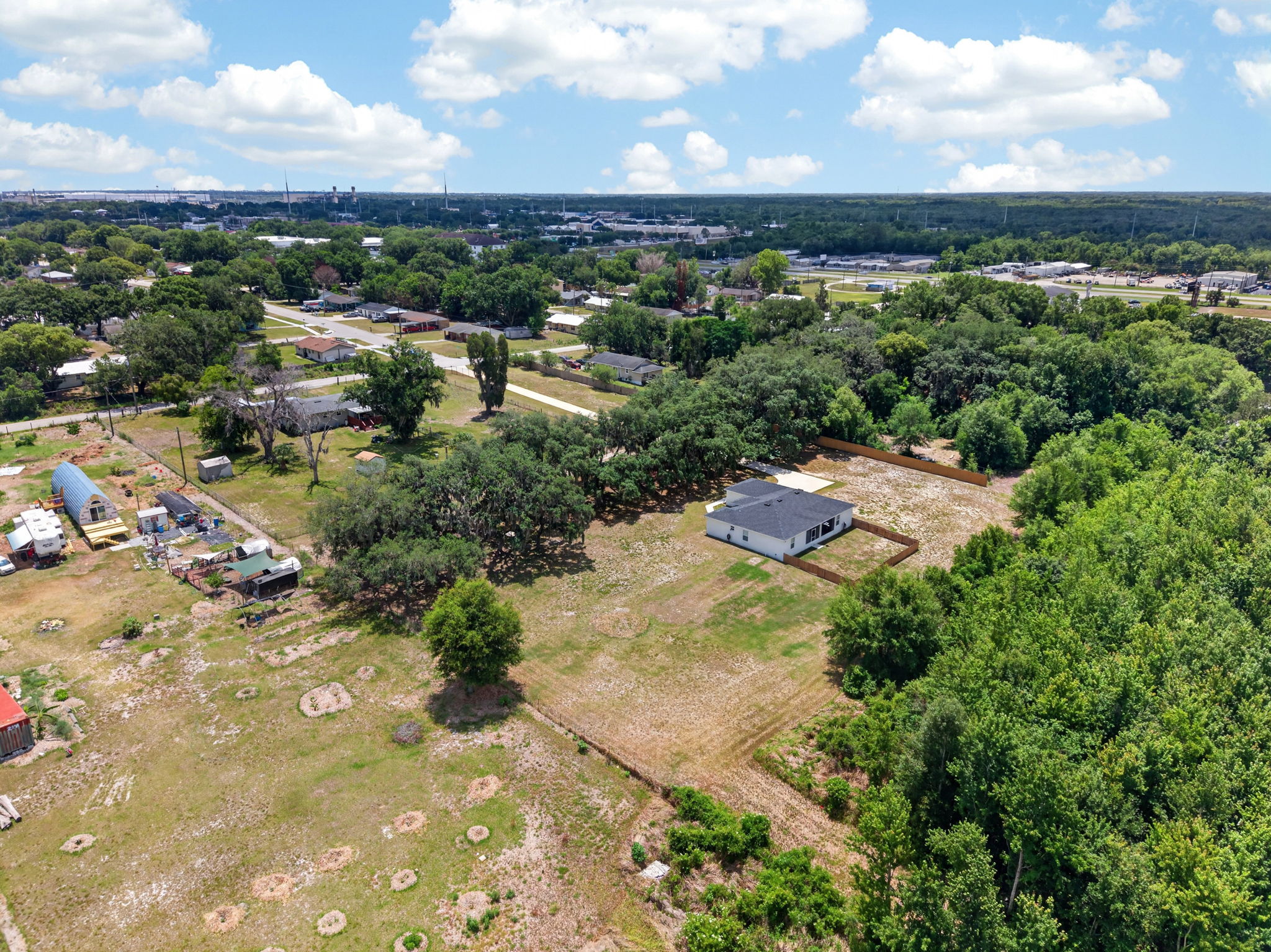 692 Howard Rd — frame 4