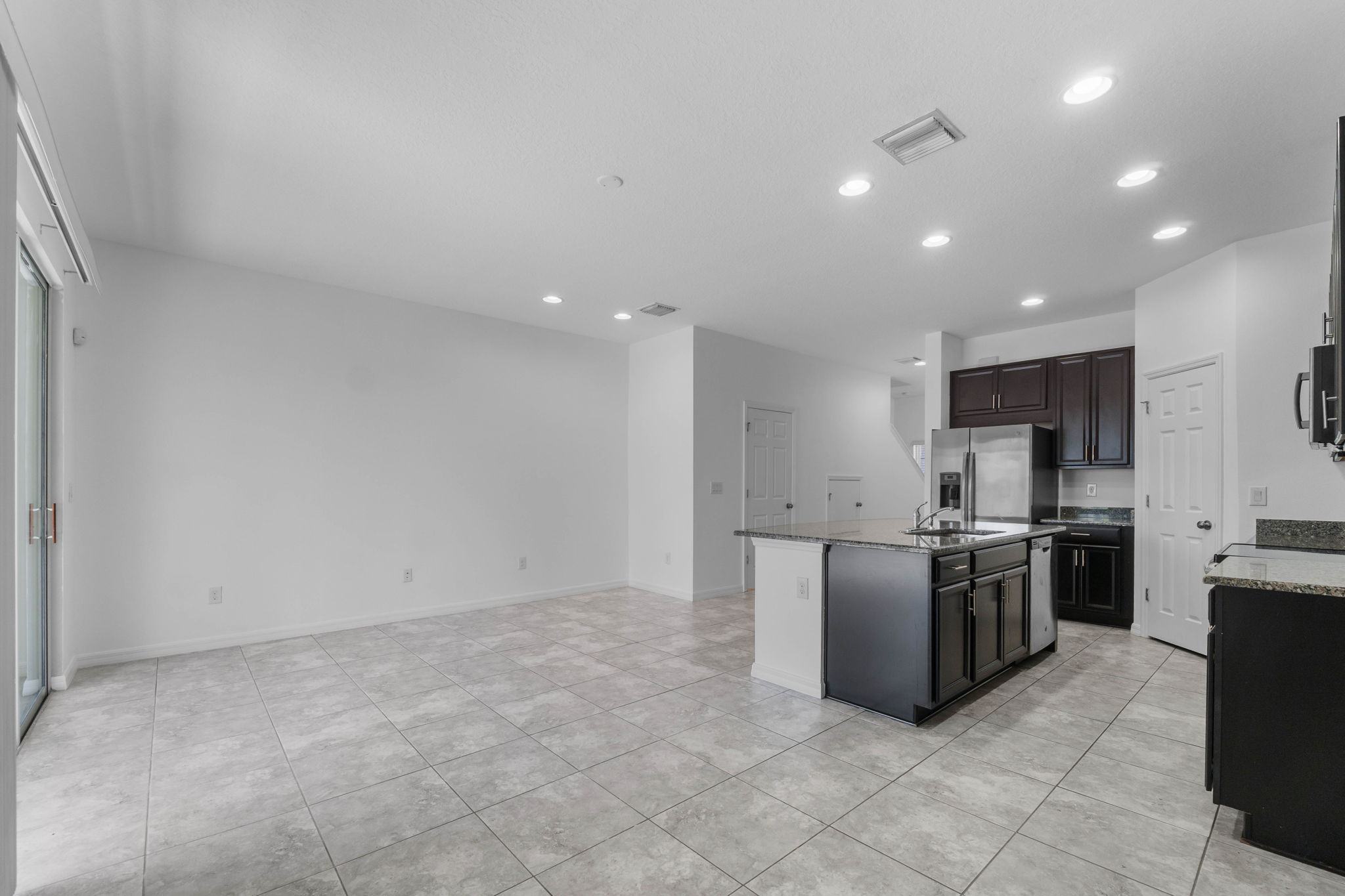 7046 Grand Elm Dr — frame 5