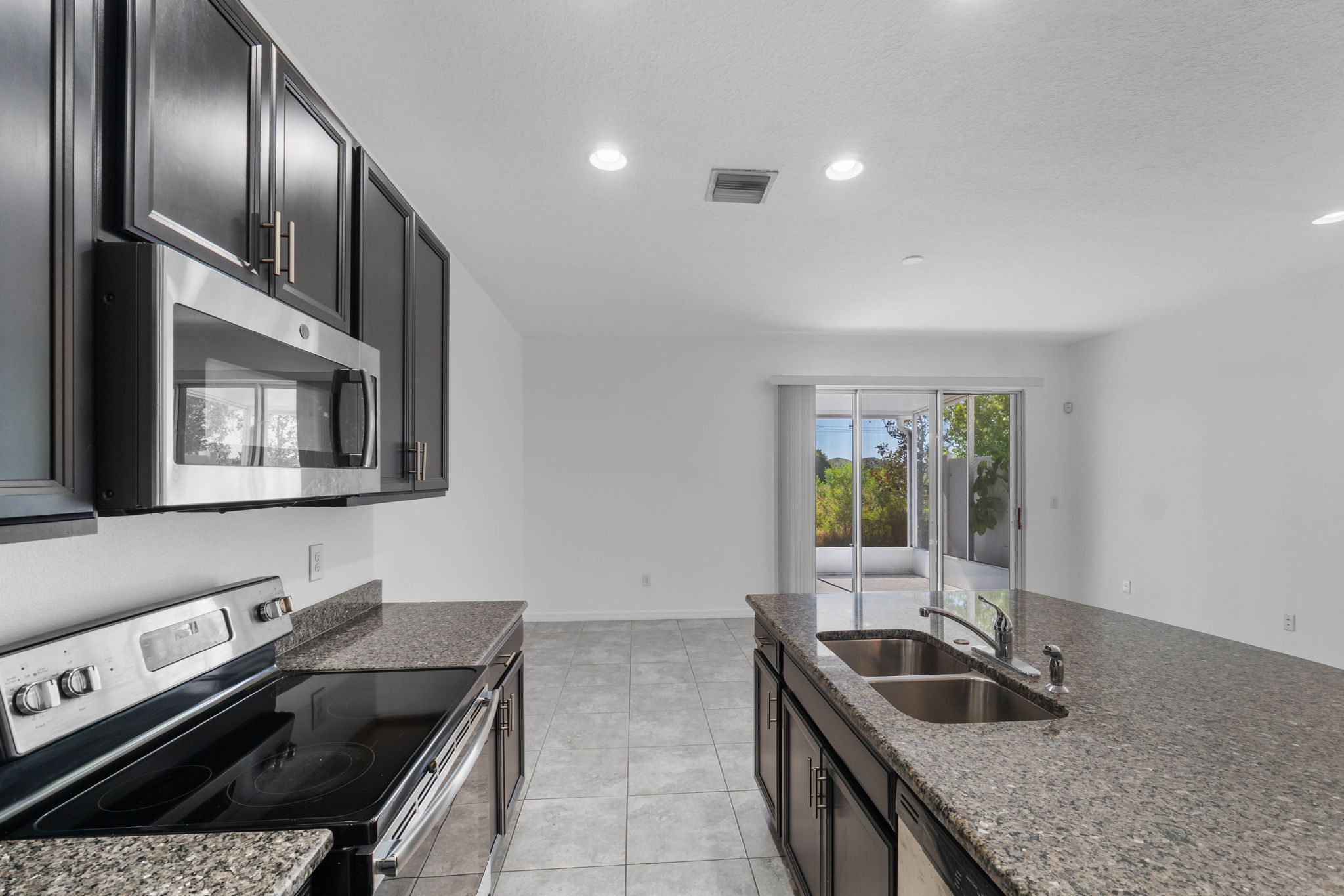 7046 Grand Elm Dr — frame 4