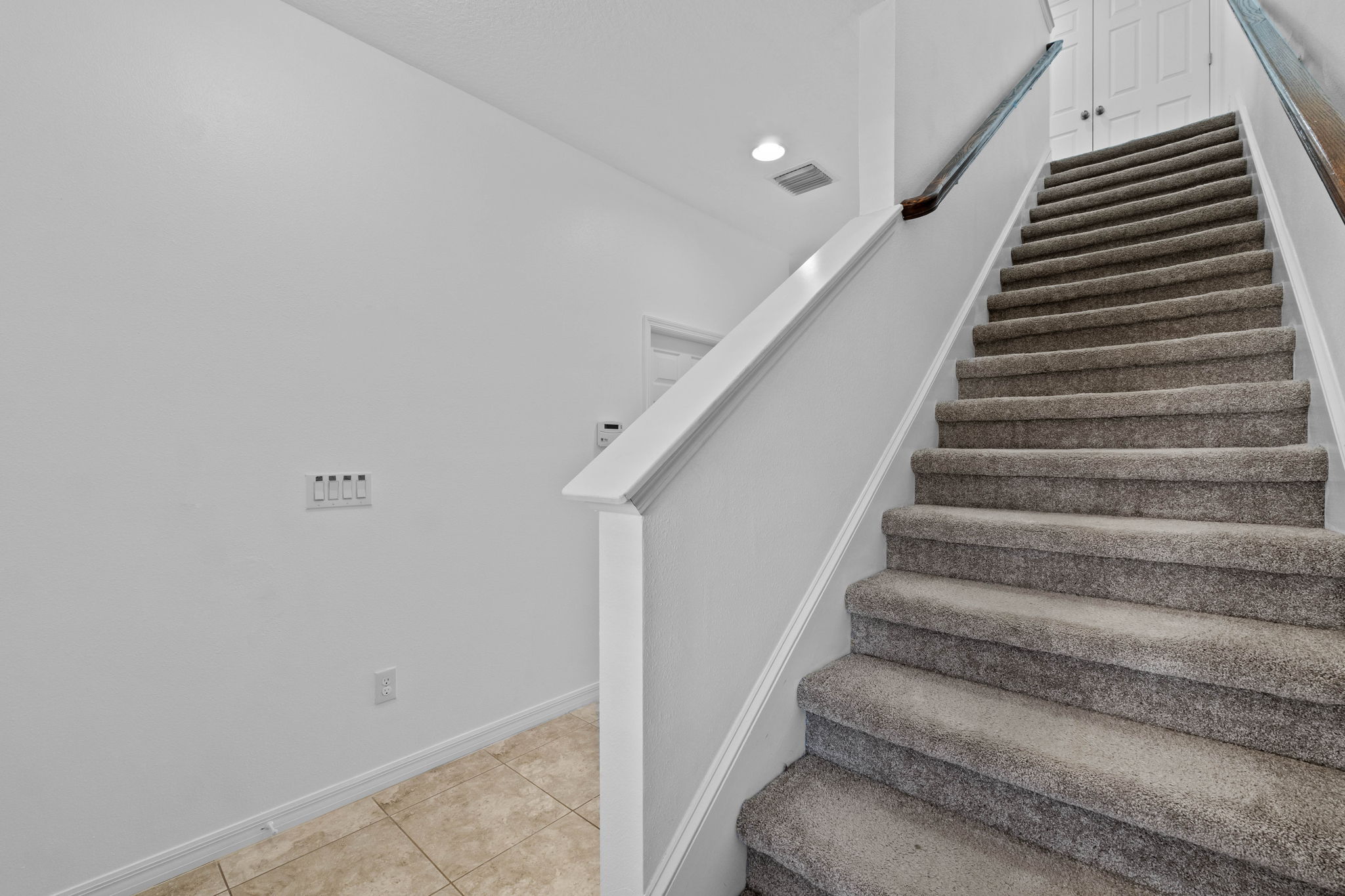 7046 Grand Elm Dr — frame 6