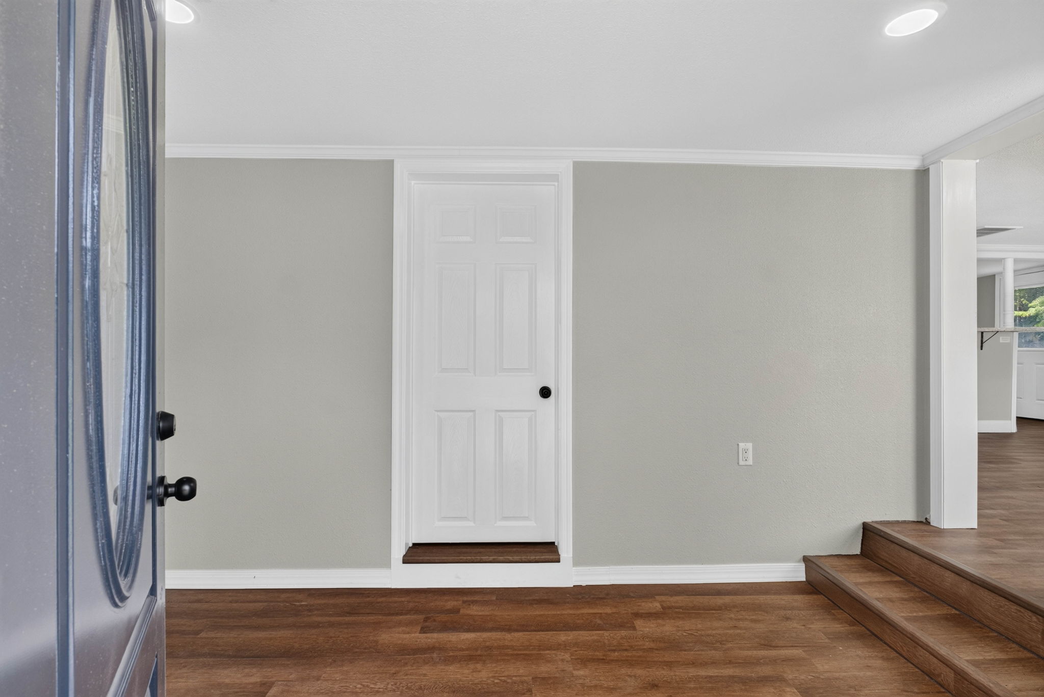 925 Adrian Ct — frame 2